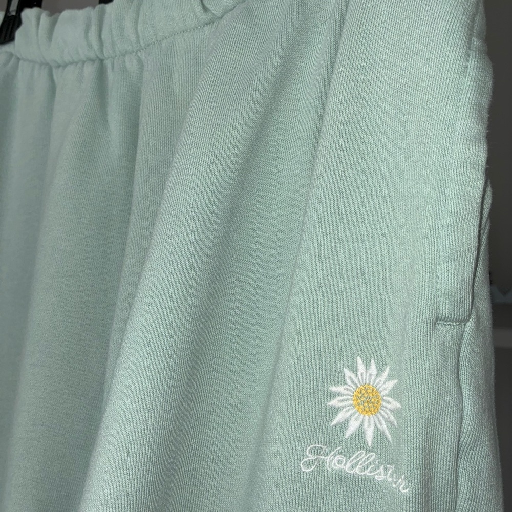 Hollister - Daisy Ultra High-Rise Joggers - Picture 3 of 7